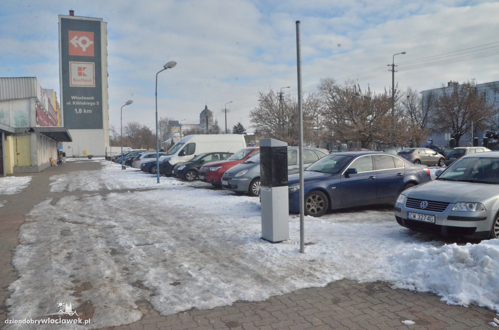 Kolejny sklep ma parkomaty