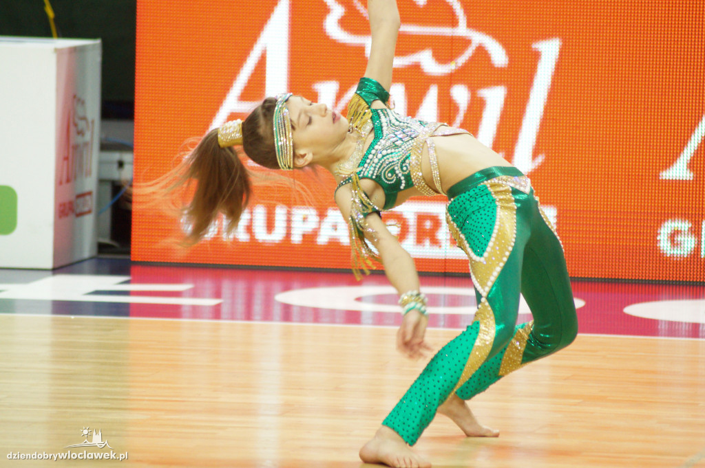 Cheerleaderki na meczu z Brose Bamberg
