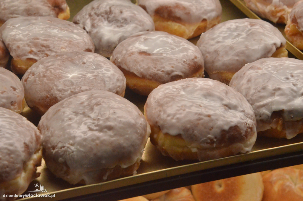 Włocławianie kupują pączki na Tłusty Czwartek