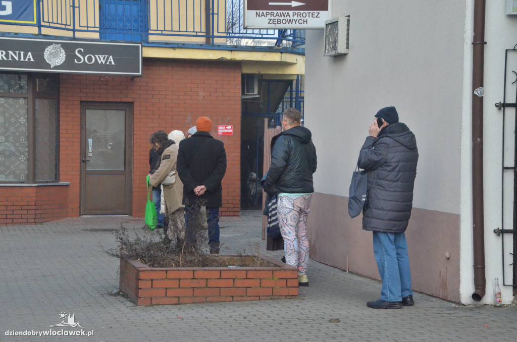 Włocławianie kupują pączki na Tłusty Czwartek