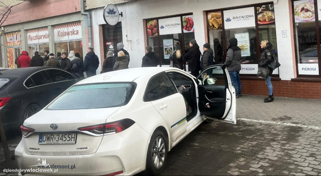 Włocławianie kupują pączki na Tłusty Czwartek