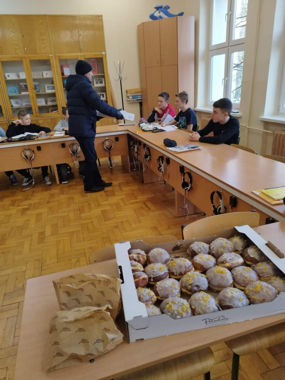 Politycy Lewicy rozdawali pączki