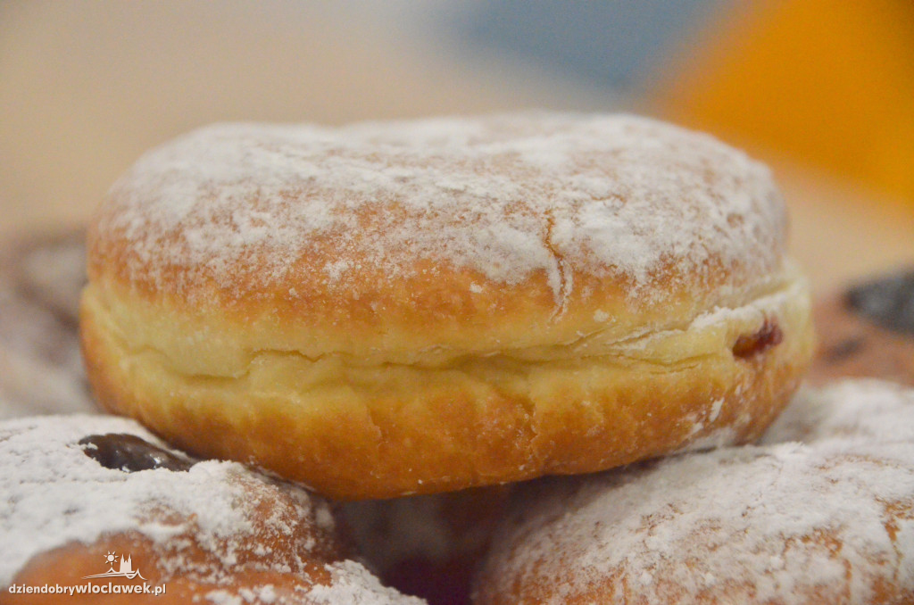 Włocławianie kupują pączki na Tłusty Czwartek