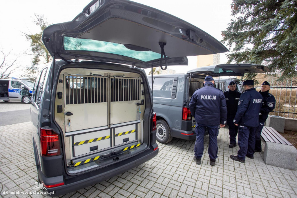 Specjalne auta do przewozu psów dla policji