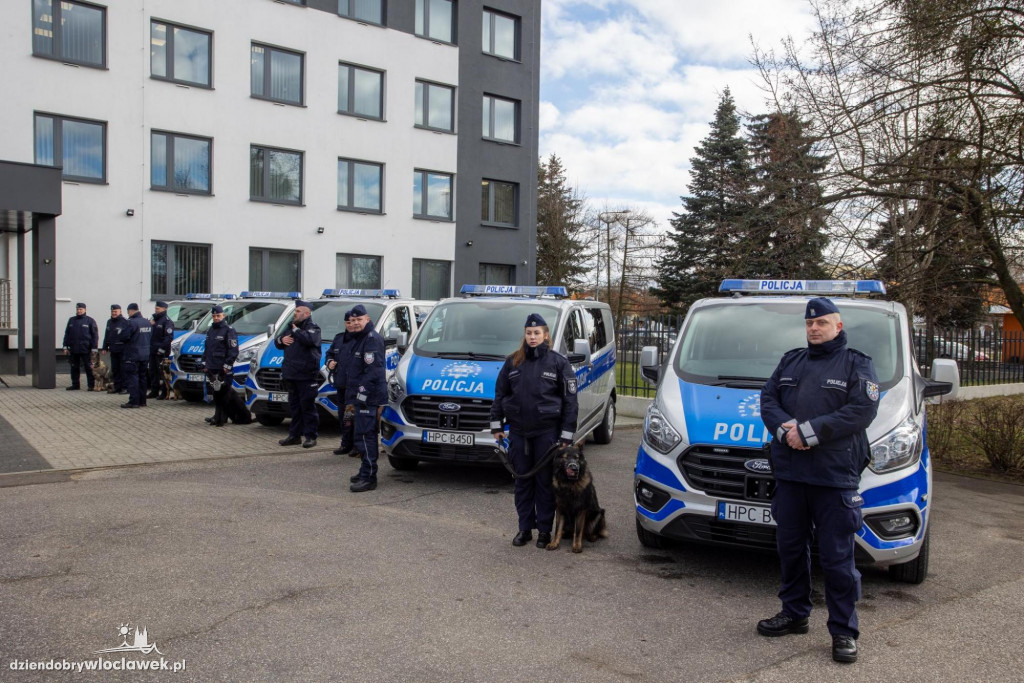 Specjalne auta do przewozu psów dla policji