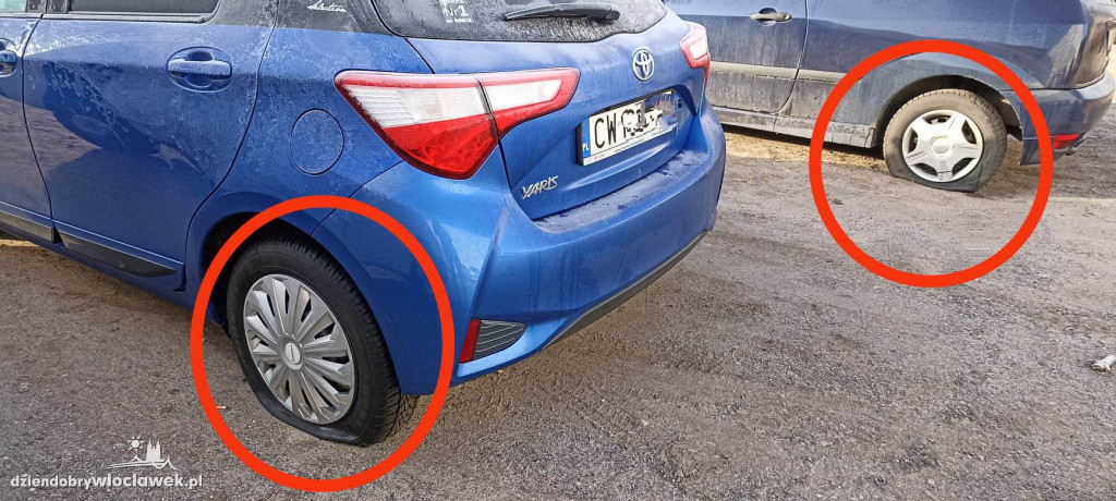 Uszkodzone auta na parkingu SP23