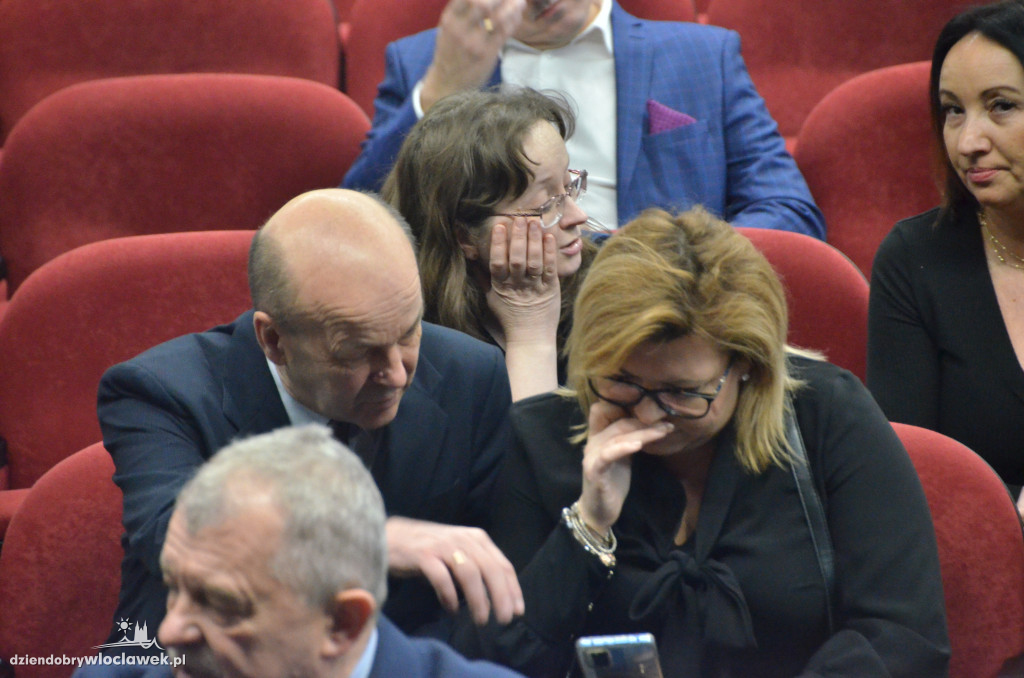 Samorządowcy z regionu dostali czeki na drogi