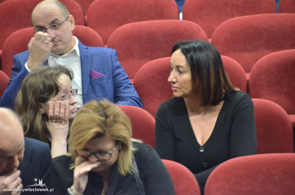 Samorządowcy z regionu dostali czeki na drogi