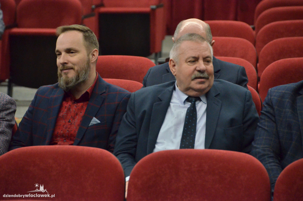Samorządowcy z regionu dostali czeki na drogi