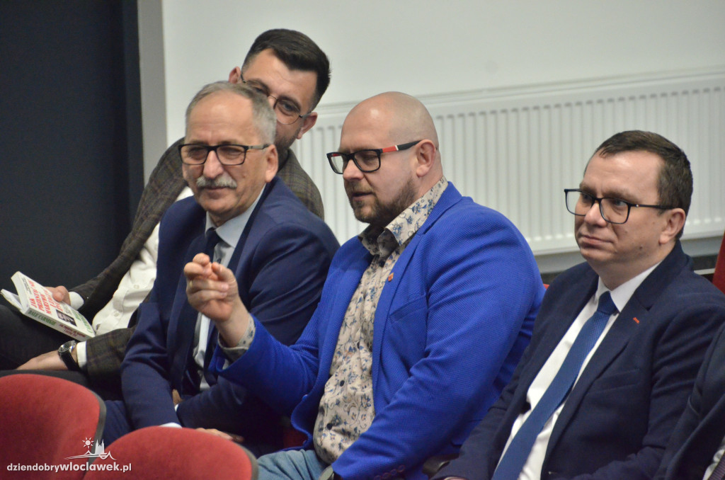 Samorządowcy z regionu dostali czeki na drogi