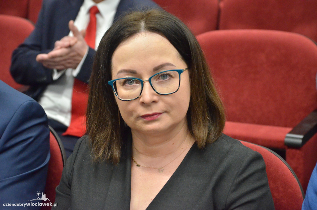 Samorządowcy z regionu dostali czeki na drogi