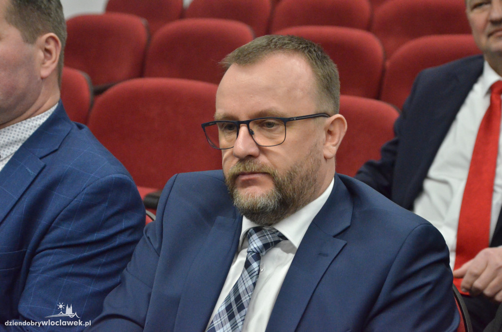 Samorządowcy z regionu dostali czeki na drogi