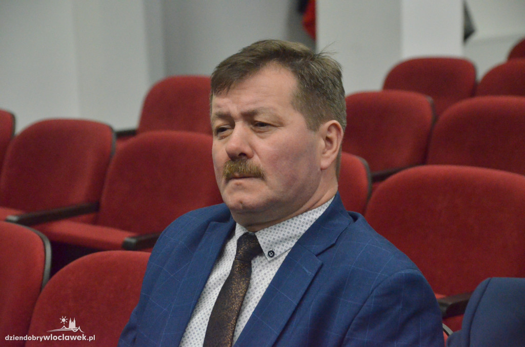 Samorządowcy z regionu dostali czeki na drogi