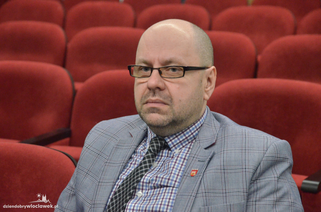 Samorządowcy z regionu dostali czeki na drogi