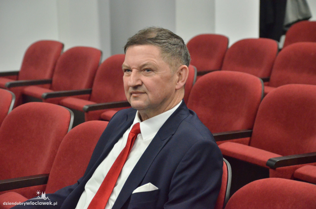Samorządowcy z regionu dostali czeki na drogi