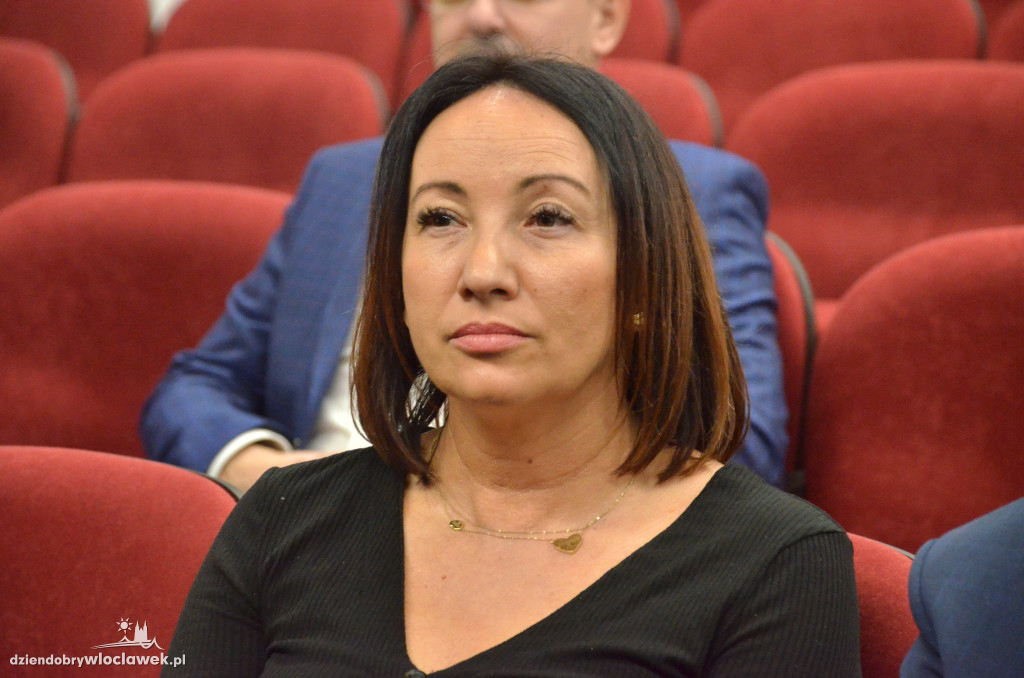 Samorządowcy z regionu dostali czeki na drogi