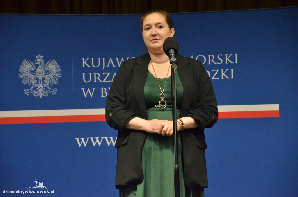 Samorządowcy z regionu dostali czeki na drogi