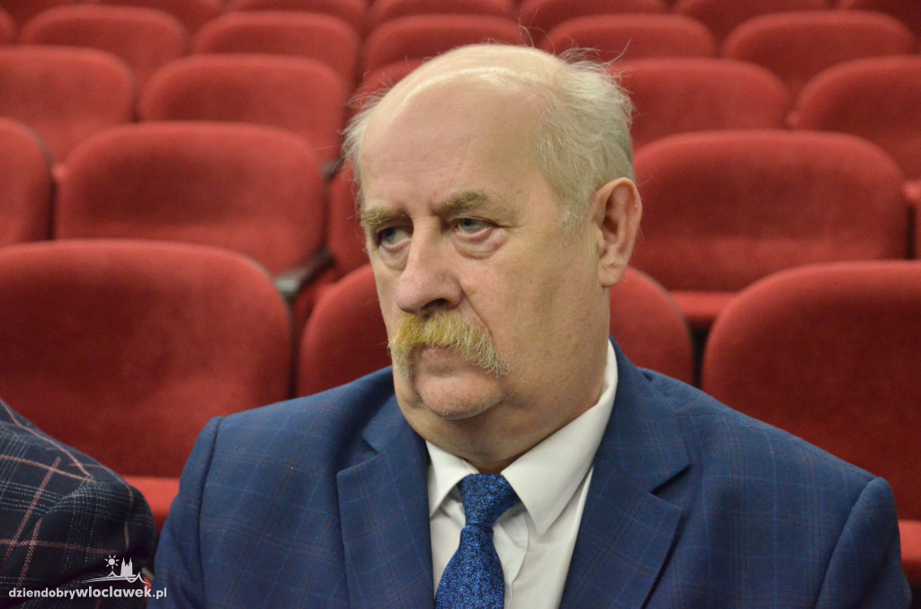 Samorządowcy z regionu dostali czeki na drogi