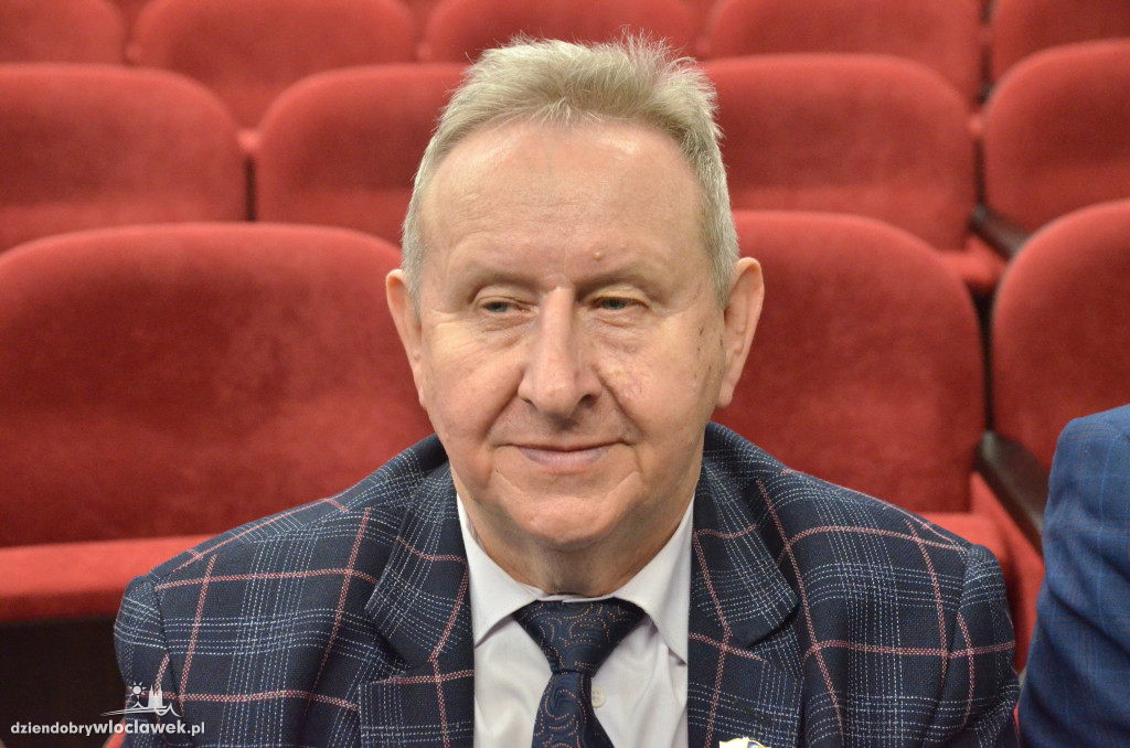 Samorządowcy z regionu dostali czeki na drogi