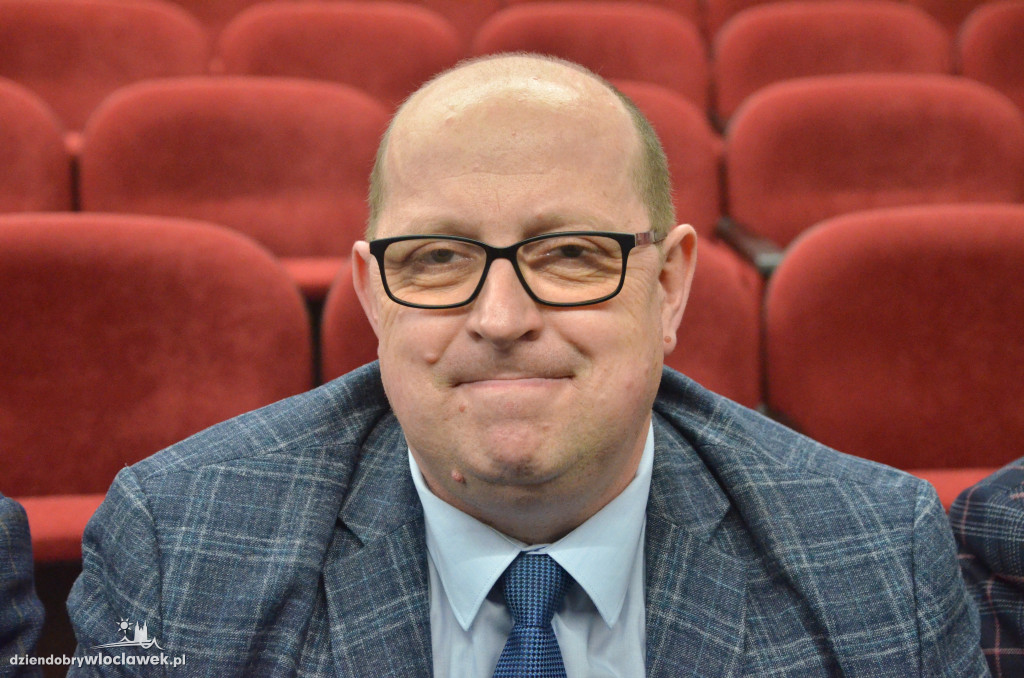 Samorządowcy z regionu dostali czeki na drogi