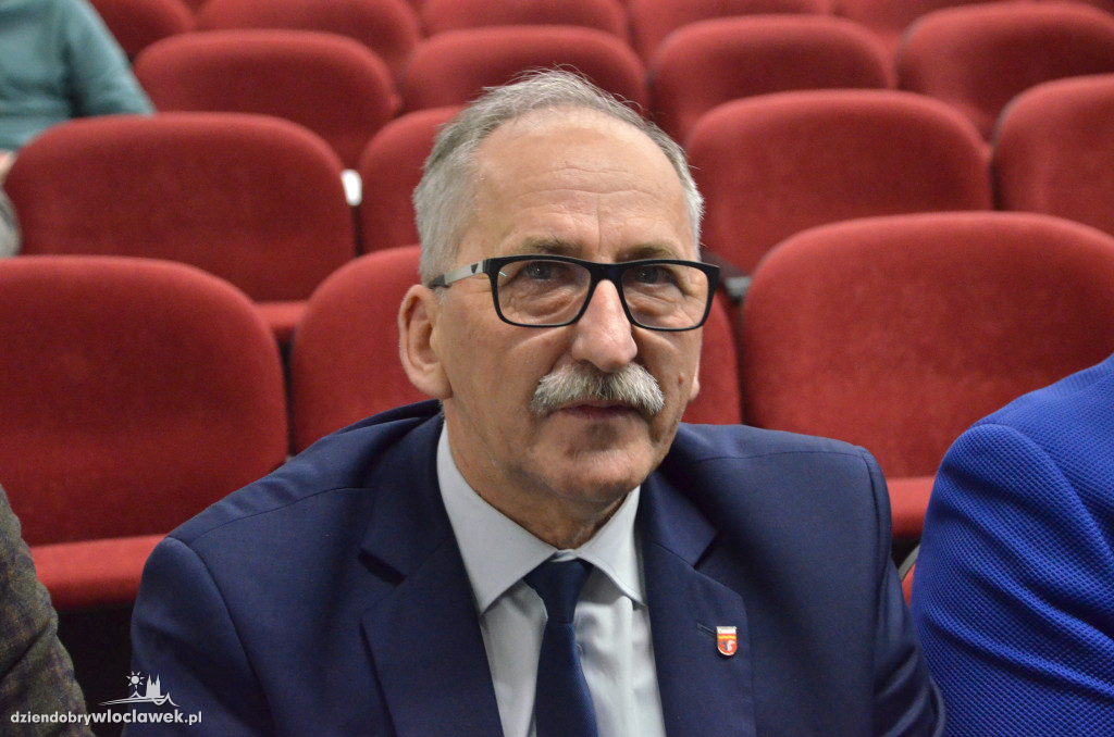 Samorządowcy z regionu dostali czeki na drogi