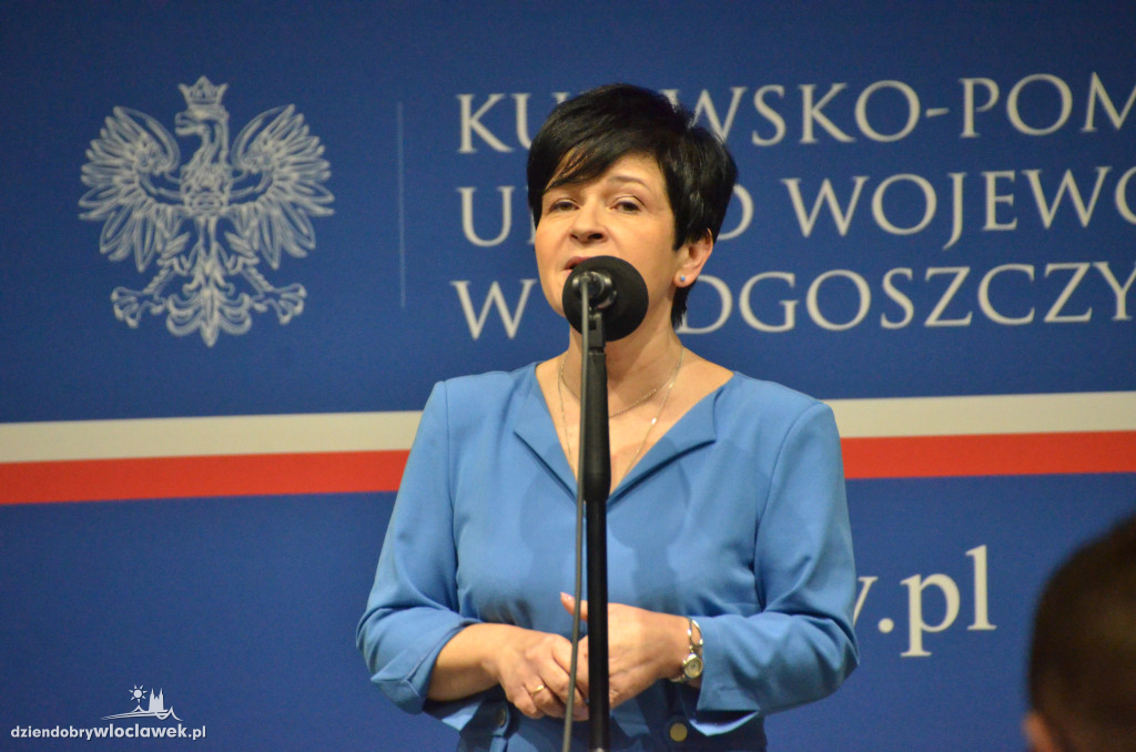 Samorządowcy z regionu dostali czeki na drogi