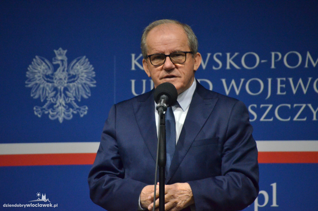 Samorządowcy z regionu dostali czeki na drogi
