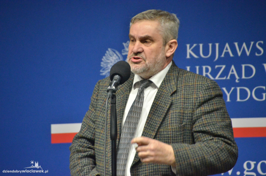 Samorządowcy z regionu dostali czeki na drogi