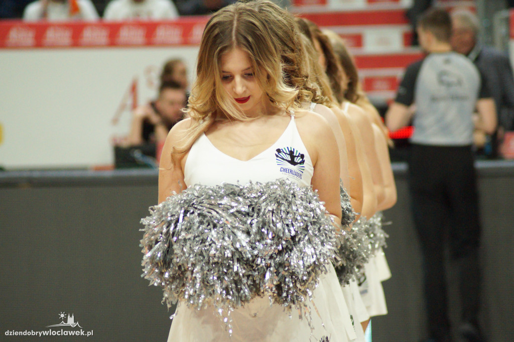 Cheerleaderki na meczu Anwil vs Twarde Pierniki