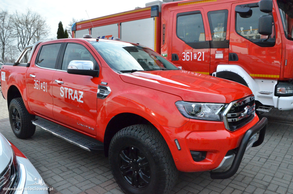 Cztery nowe wozy dla strażaków z Włocławka