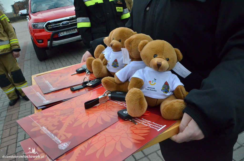 Cztery nowe wozy dla strażaków z Włocławka