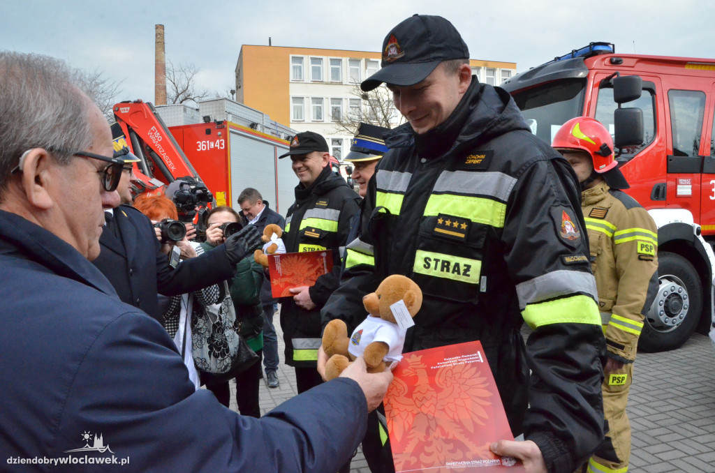 Cztery nowe wozy dla strażaków z Włocławka