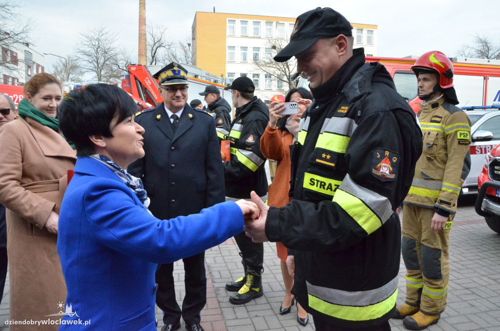 Cztery nowe wozy dla strażaków z Włocławka