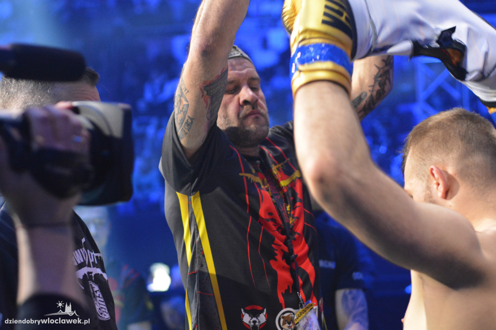 Krwawy Sport: walki na gołe pięści