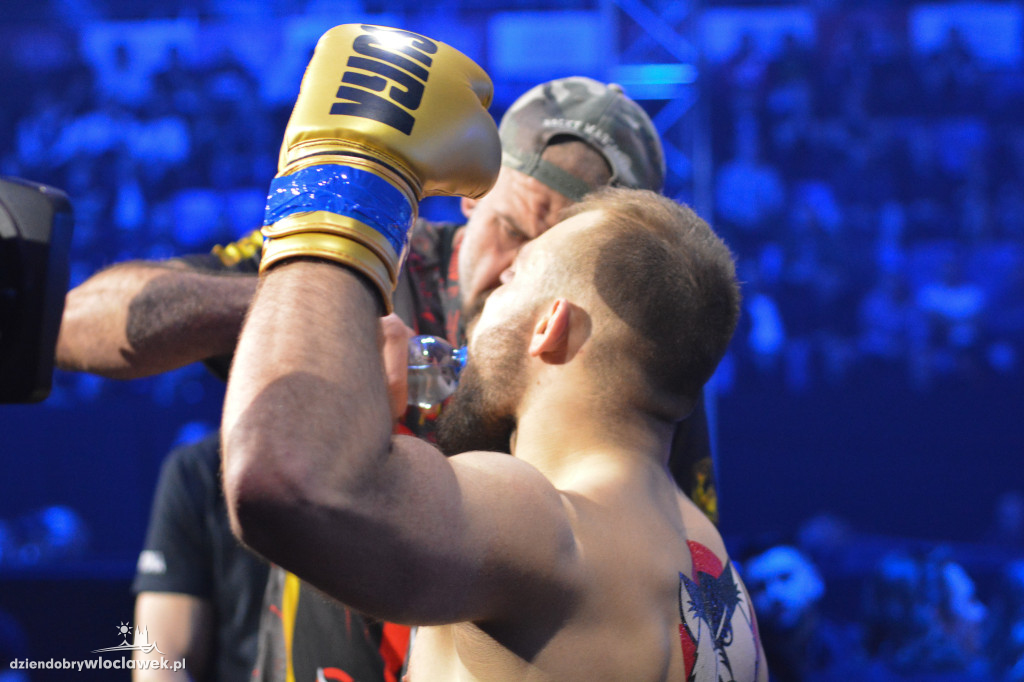 Krwawy Sport: walki na gołe pięści