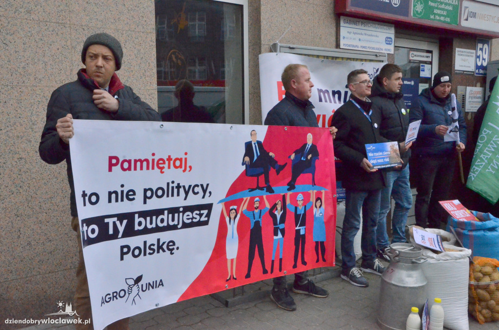 Protest Agrounii przed biurem Gembickiej