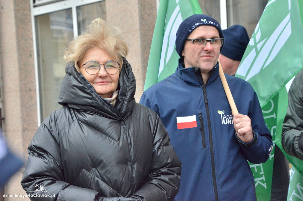 Protest Agrounii przed biurem Gembickiej