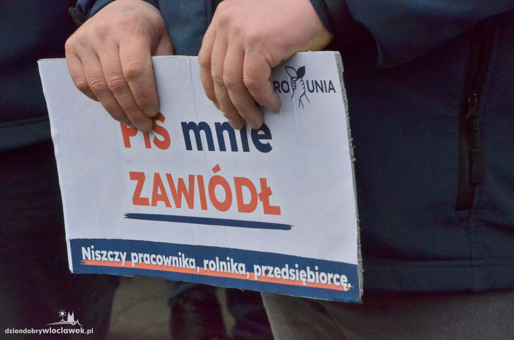 Protest Agrounii przed biurem Gembickiej