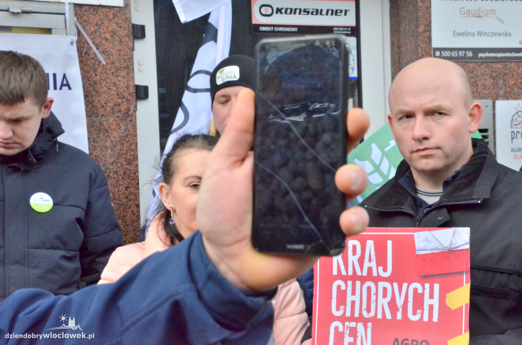 Protest Agrounii przed biurem Gembickiej