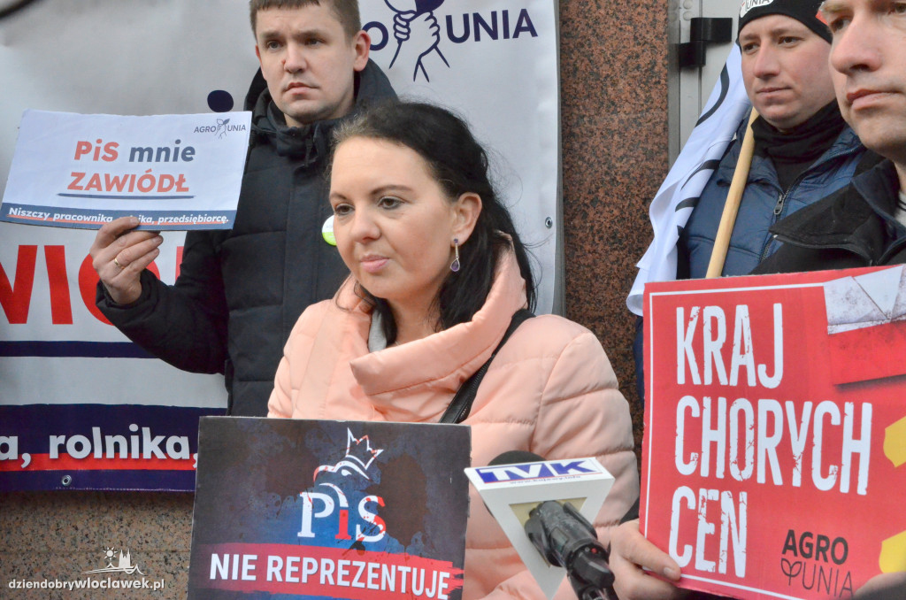 Protest Agrounii przed biurem Gembickiej