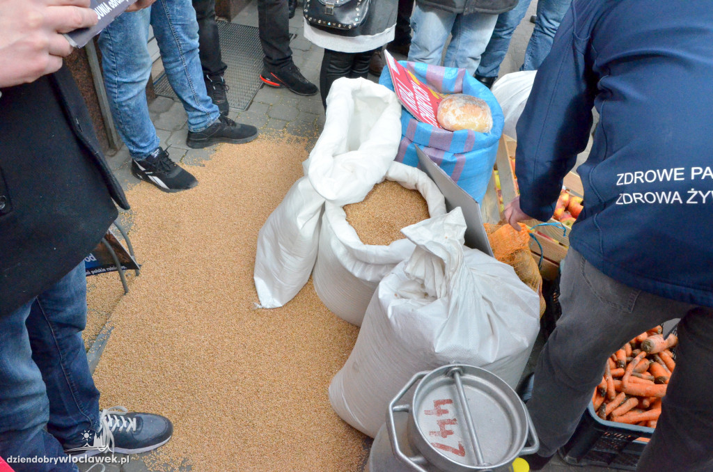 Protest Agrounii przed biurem Gembickiej