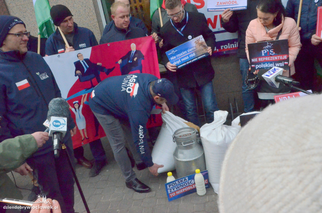 Protest Agrounii przed biurem Gembickiej