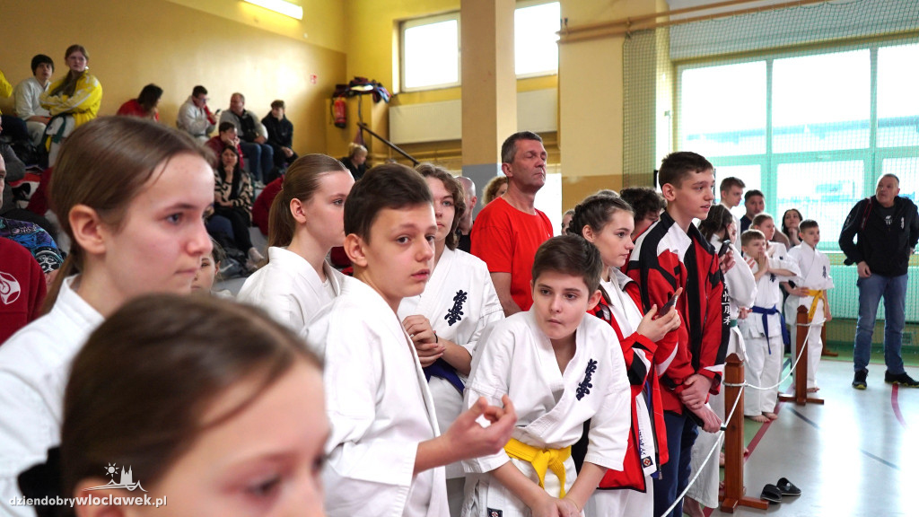 Karatecy z czterema medalami