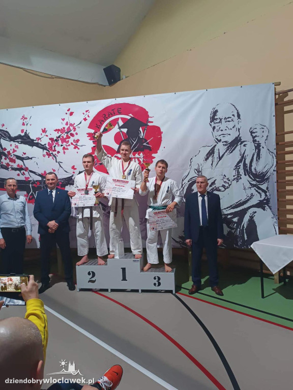 Karatecy z czterema medalami