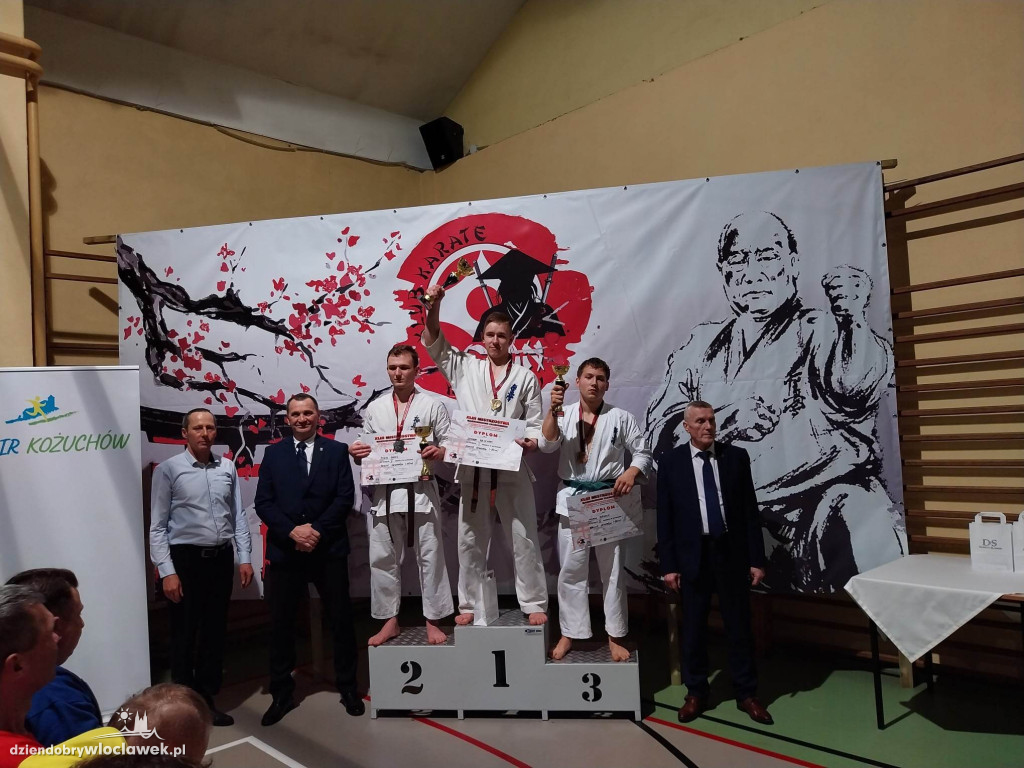 Karatecy z czterema medalami