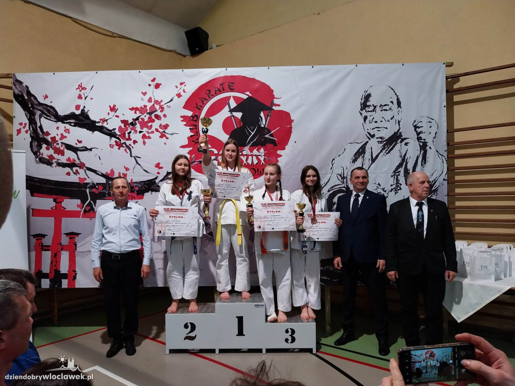 Karatecy z czterema medalami