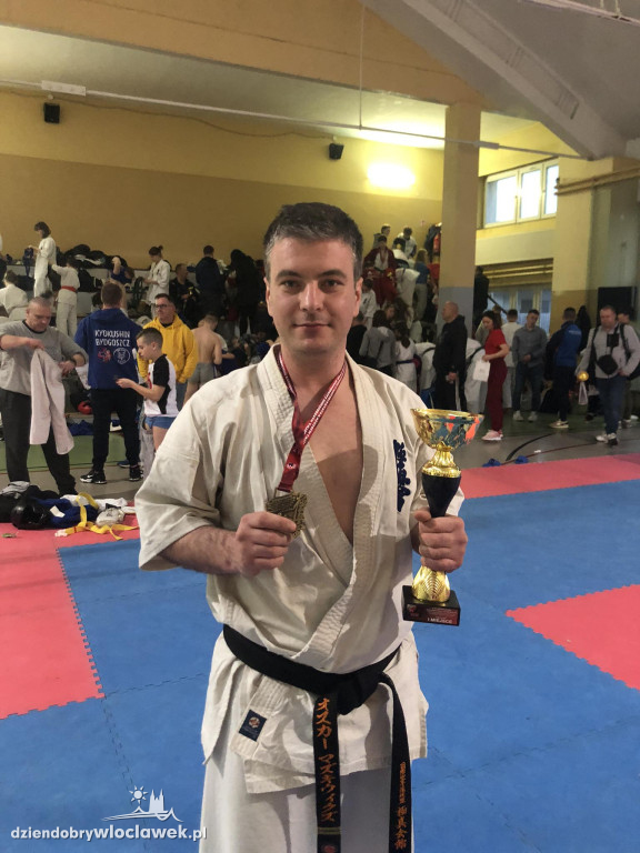 Karatecy z czterema medalami