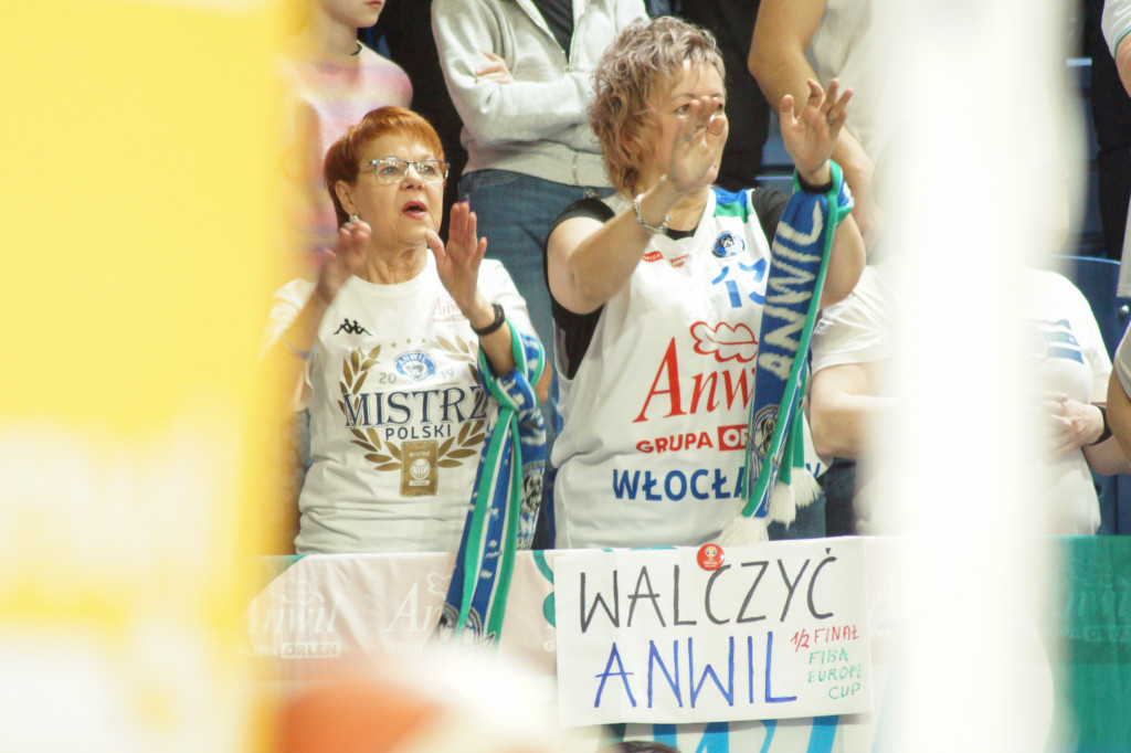 Kibice na meczu anwil vs Karhu