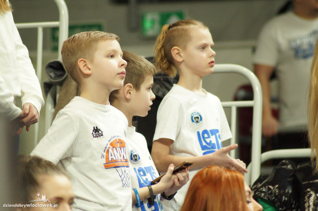 Kibice na meczu anwil vs Karhu