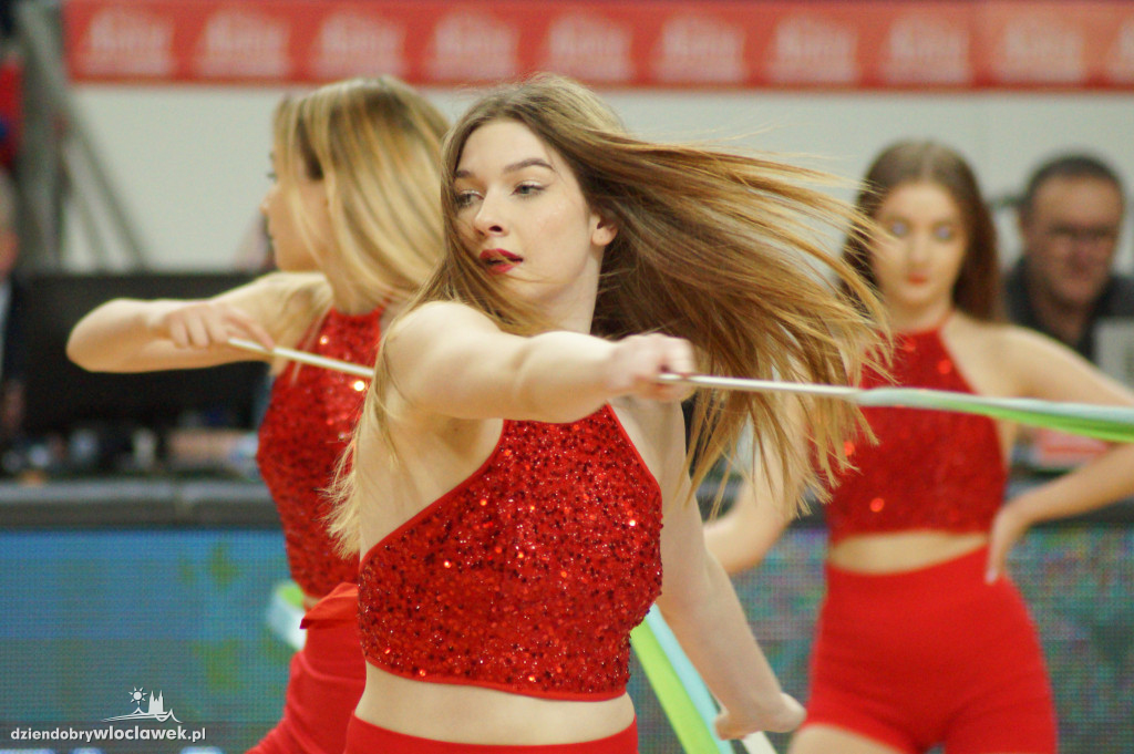 Cheerleaderki na meczu Anwil vs Karhu Basket